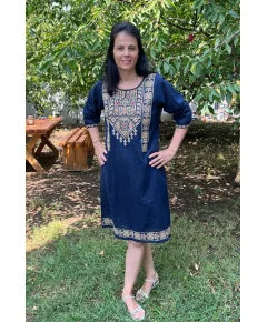 Дамска рокля с бродерия 09