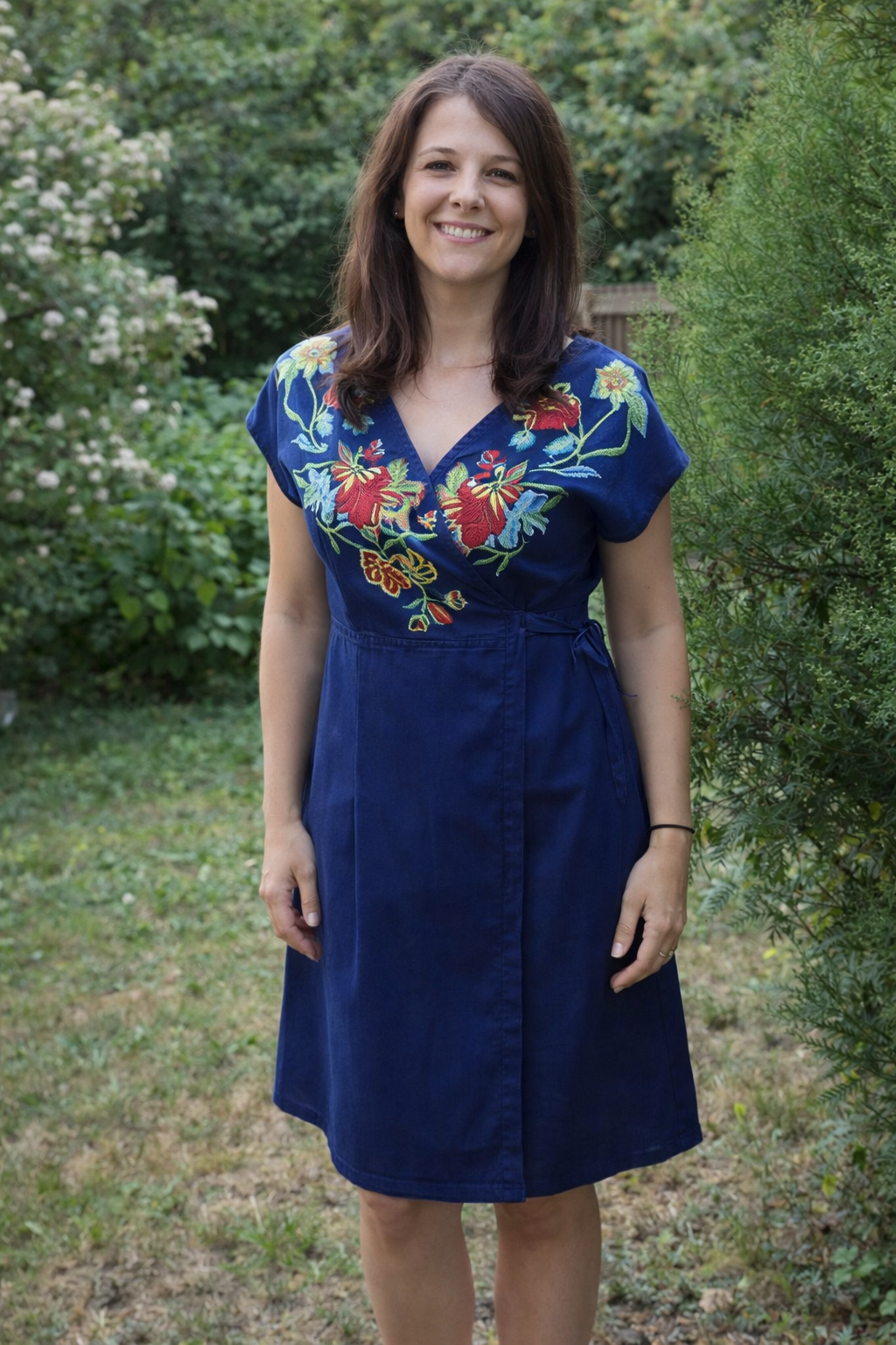 Дамска рокля с бродерия 05