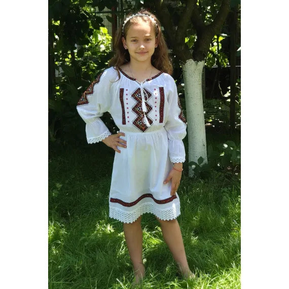 Детска бродирана рокля 07