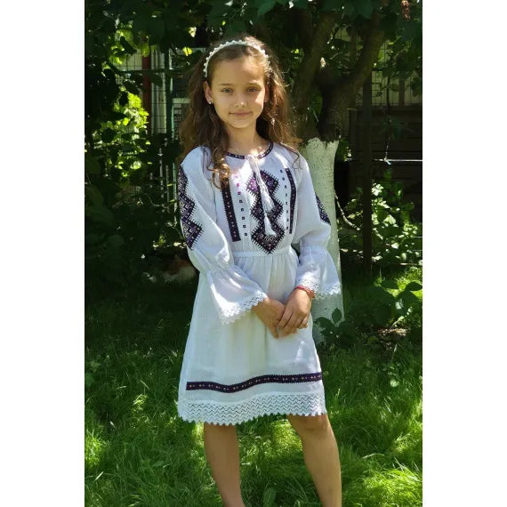 Детска бродирана рокля 09